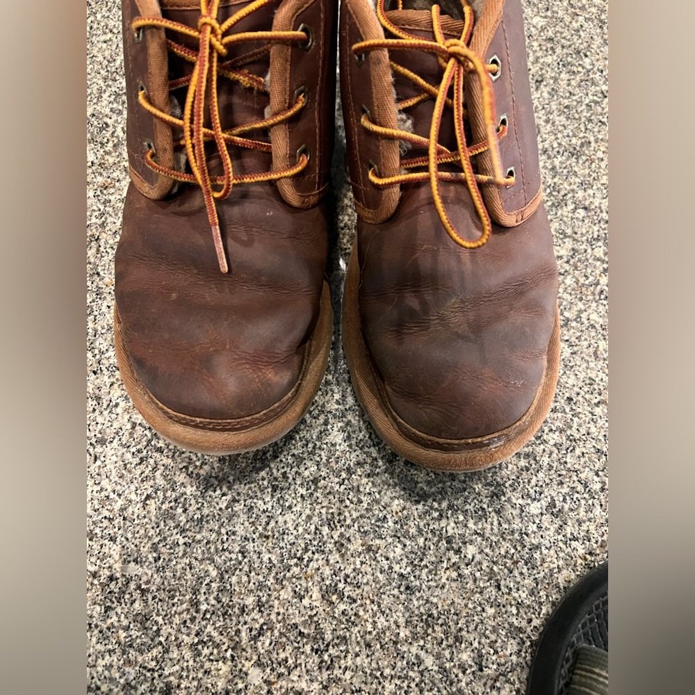 leather uggs - Picture 5 of 5